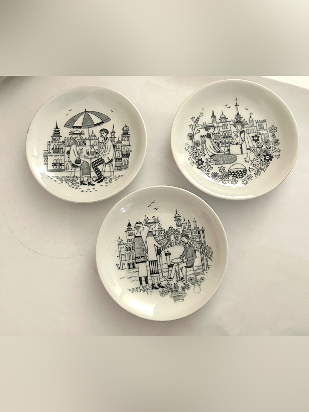 Vintage Arabia Finland Emilia mini plate set of 3